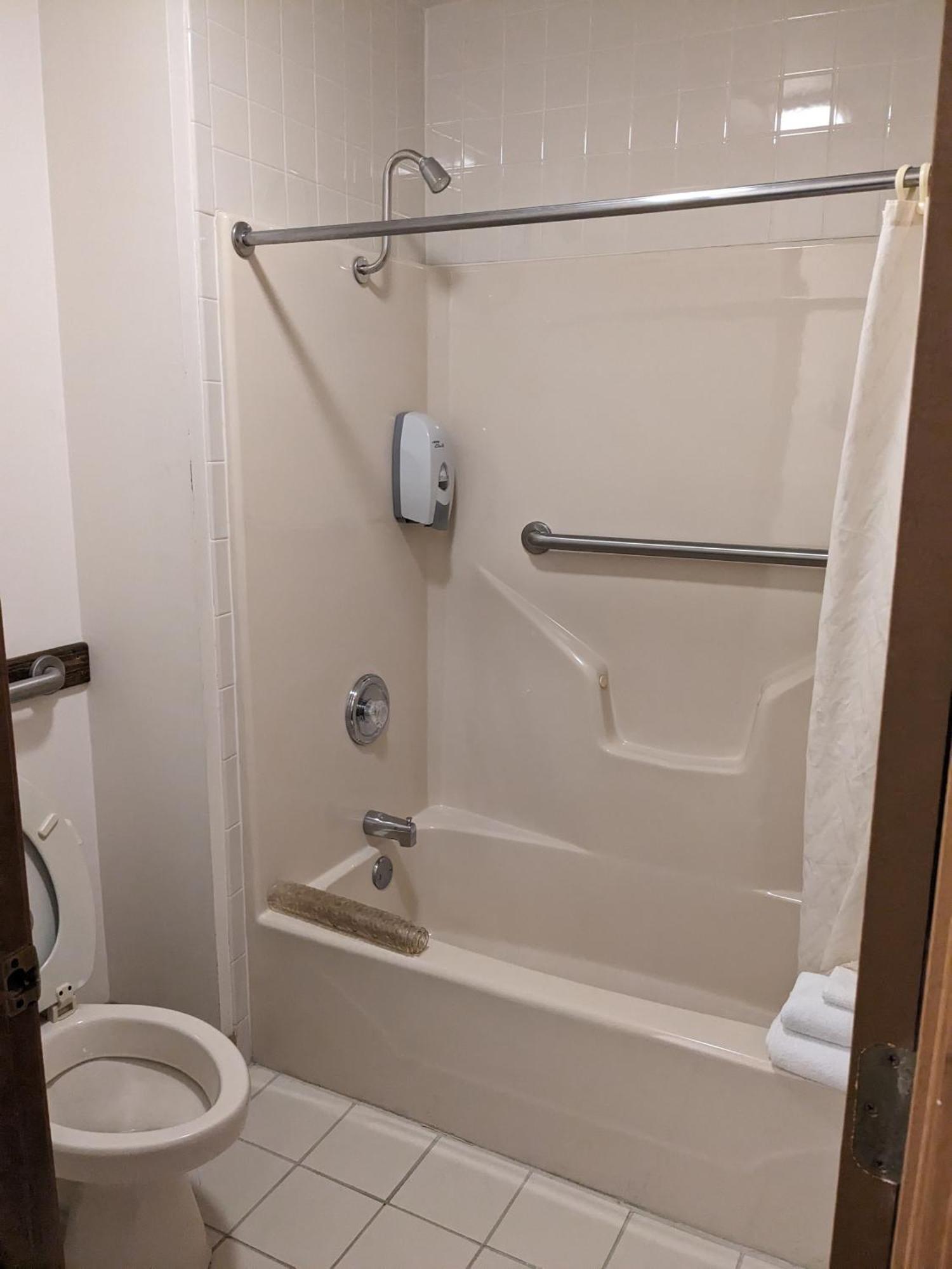 Dutton Inn Брэнсон Экстерьер фото