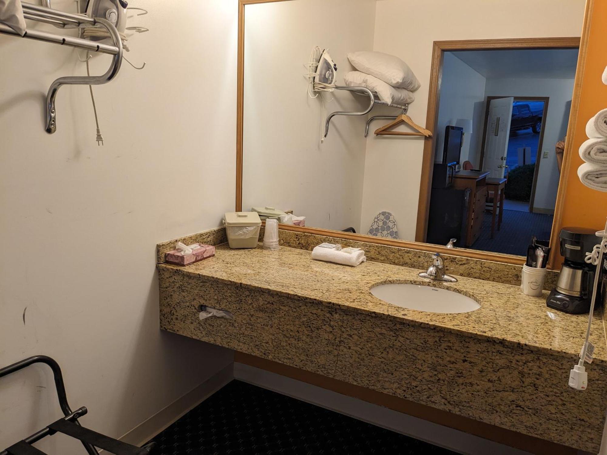 Dutton Inn Брэнсон Экстерьер фото