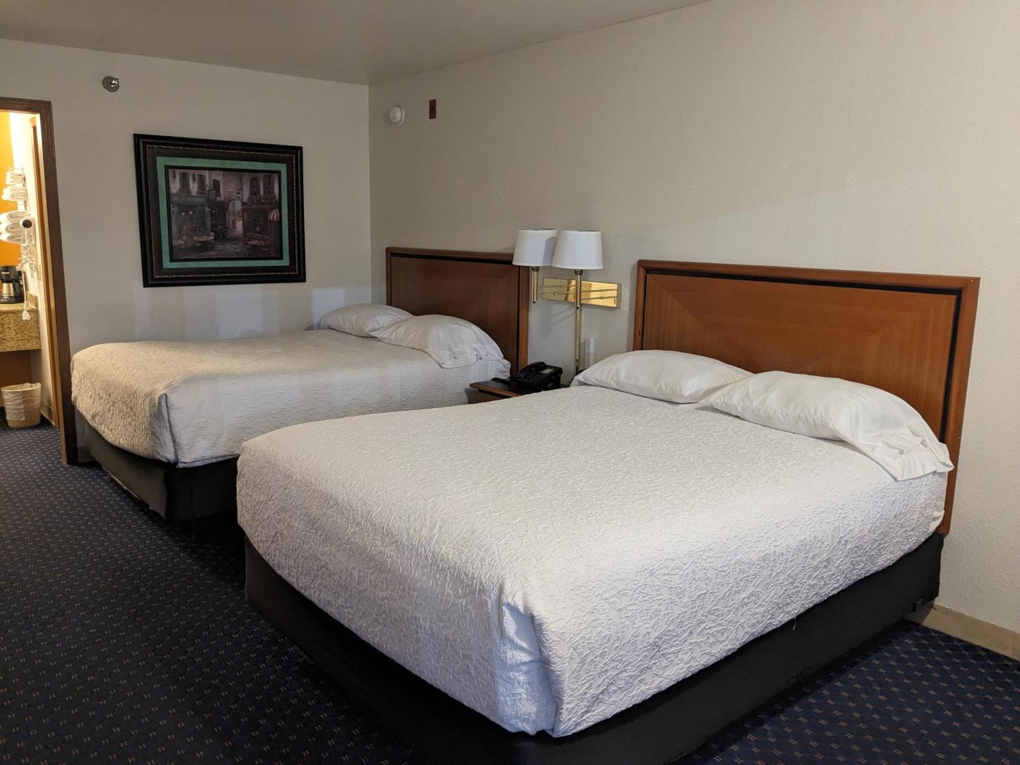 Dutton Inn Брэнсон Экстерьер фото