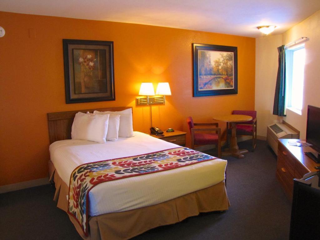 Dutton Inn Брэнсон Экстерьер фото