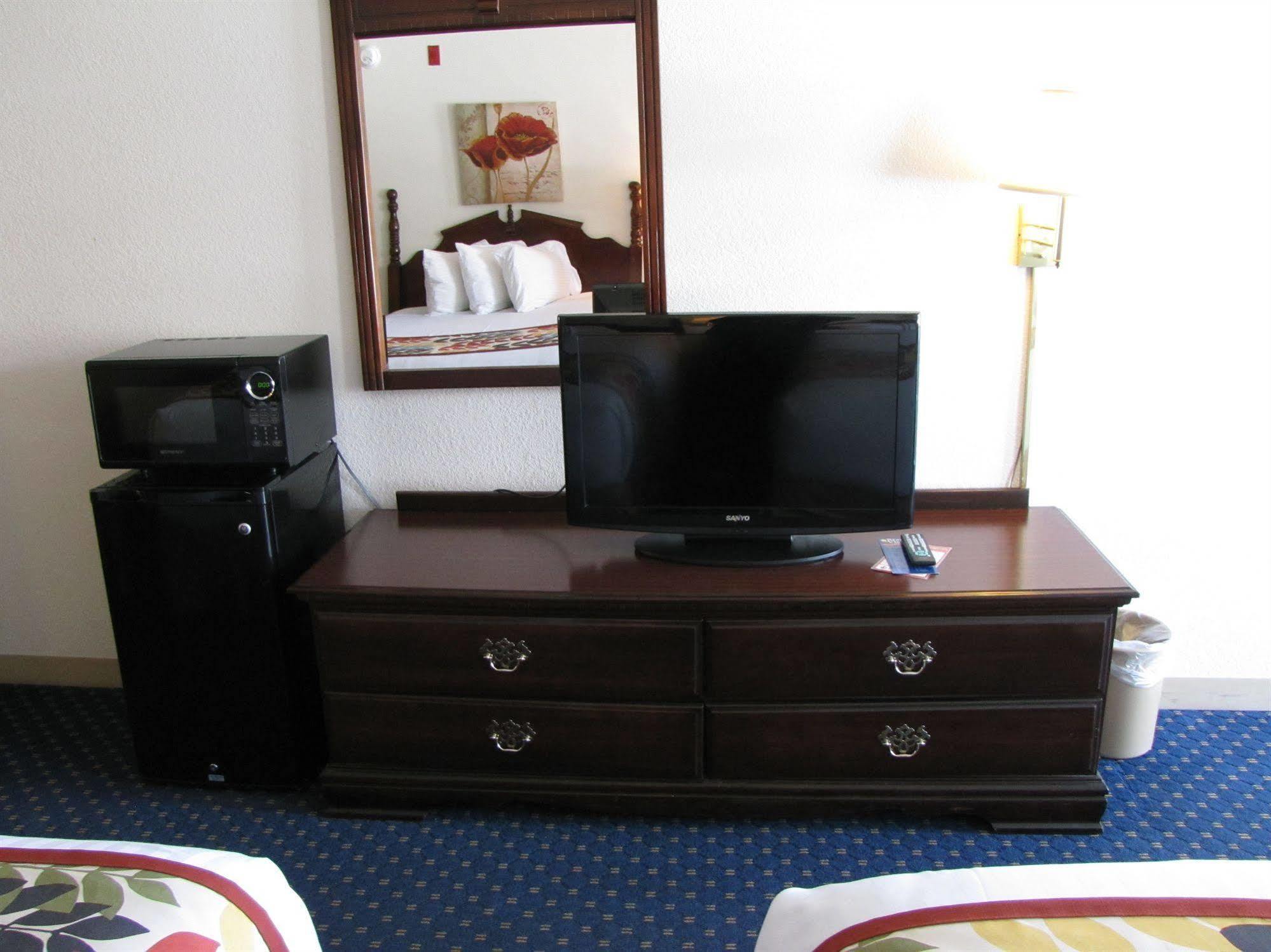 Dutton Inn Брэнсон Экстерьер фото