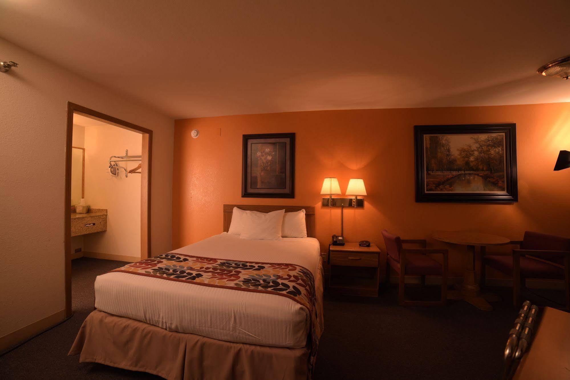 Dutton Inn Брэнсон Экстерьер фото